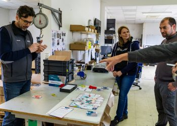 Des collaborateurs en train de jouer à la Box prévention sur les TMS